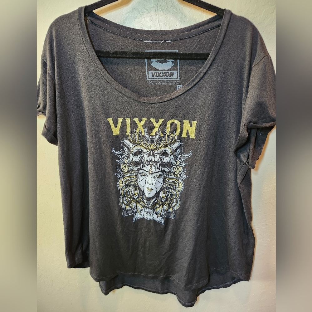 Vixxon Gray Graphic Women's Top